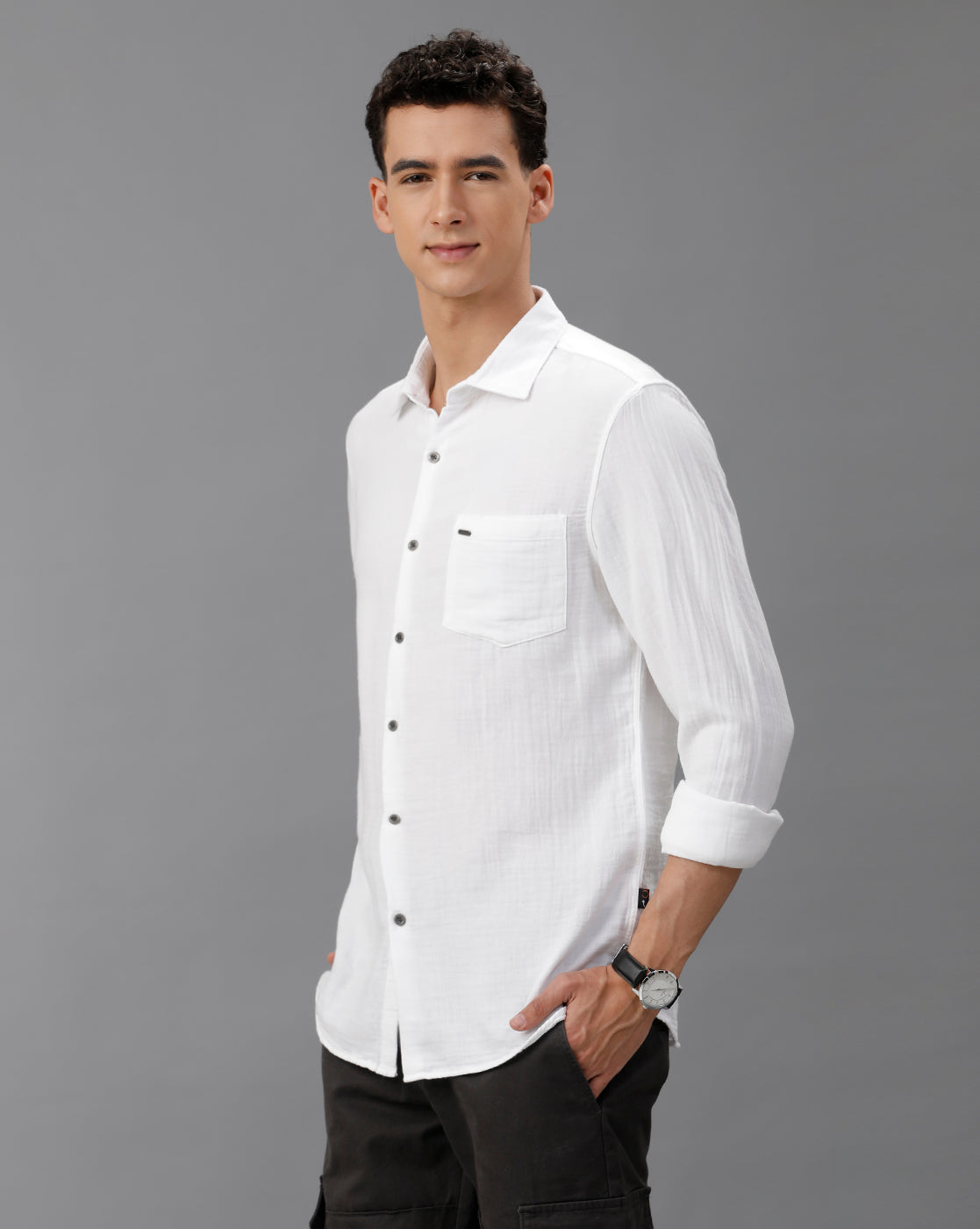 IDENTITI Men Slim Fit Regular Collar Solid Shirt In White.