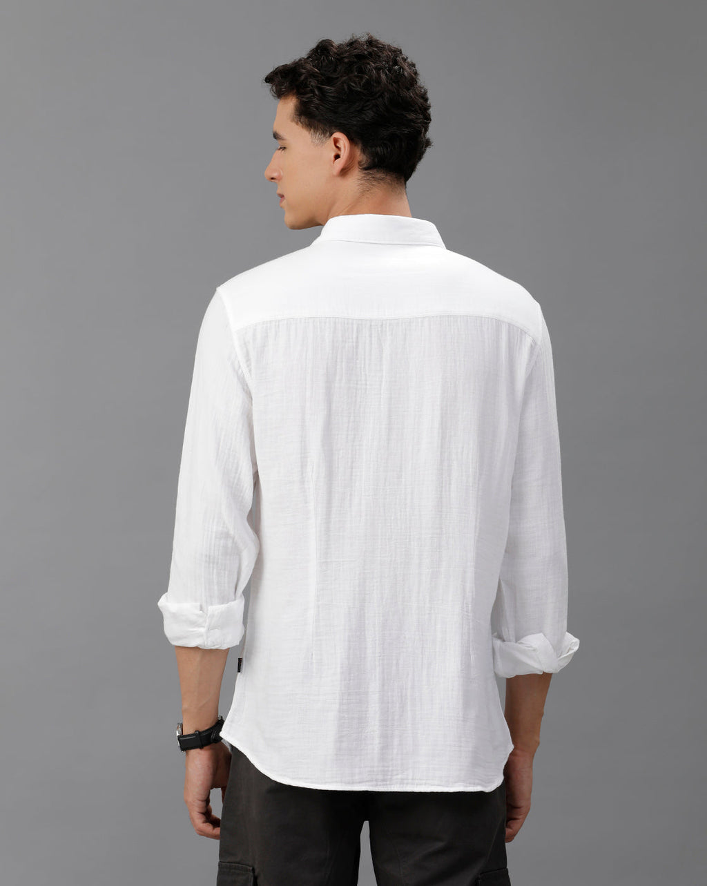 IDENTITI Men Slim Fit Regular Collar Solid Shirt In White.