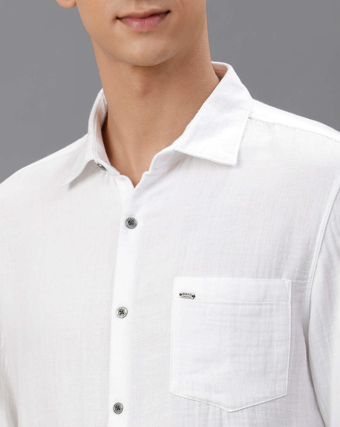 IDENTITI Men Slim Fit Regular Collar Solid Shirt In White.