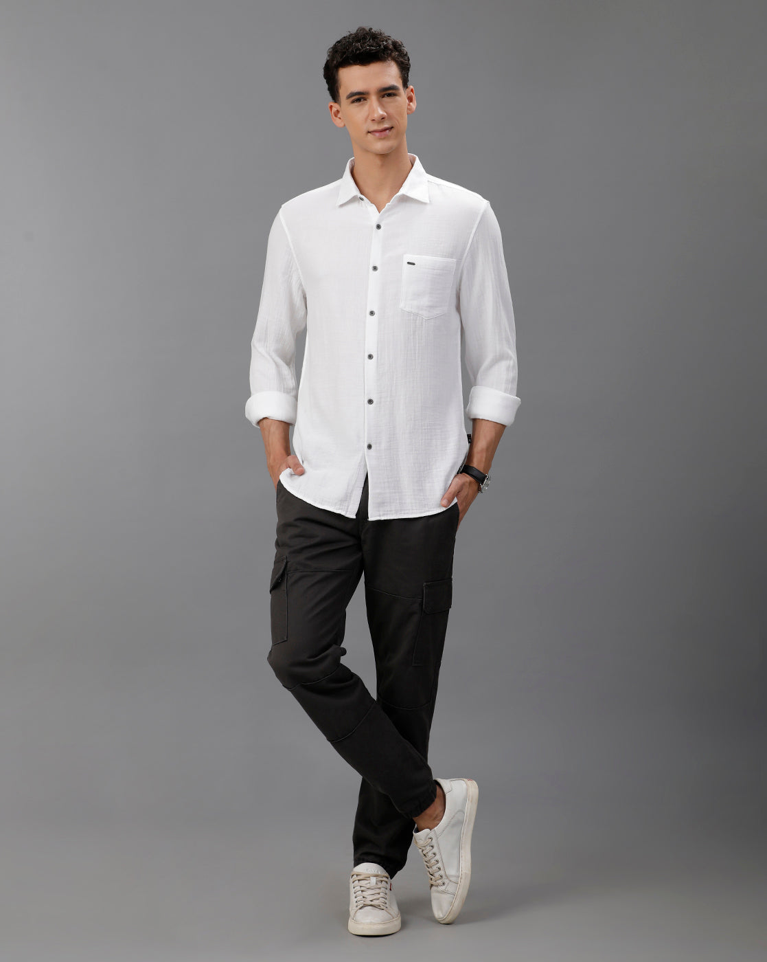 IDENTITI Men Slim Fit Regular Collar Solid Shirt In White.