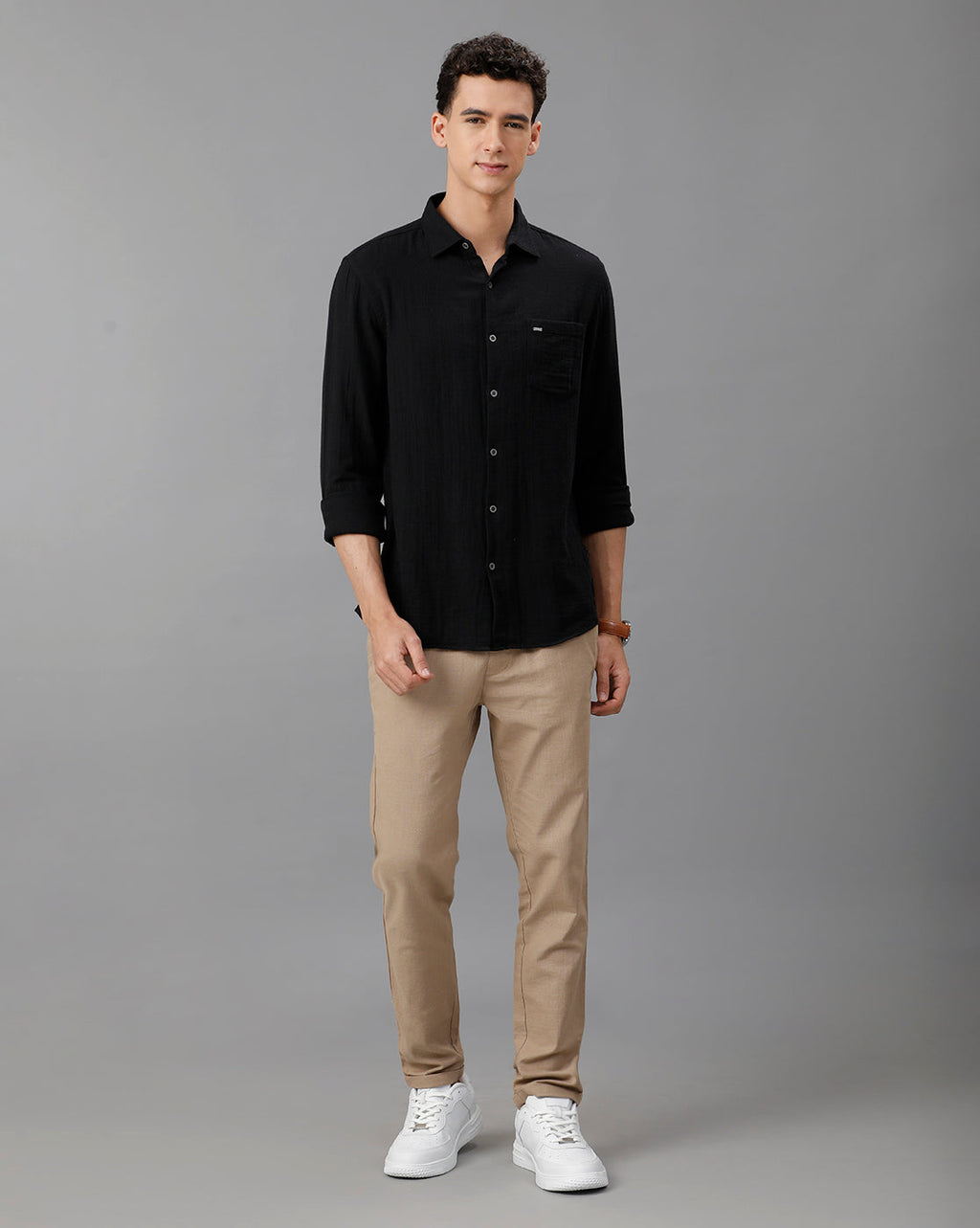 IDENTITI Men Slim Fit Regular Collar Solid Shirt In Black.