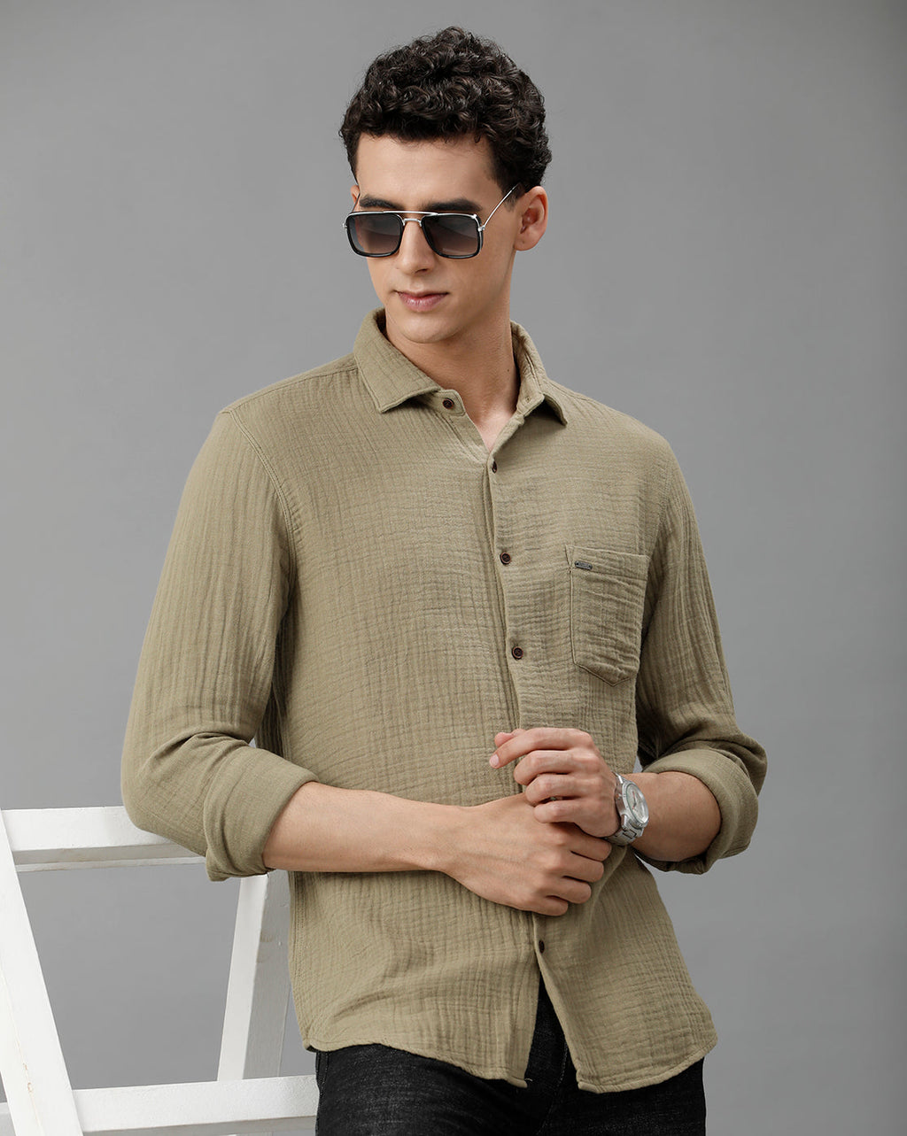 IDENTITI Men Slim Fit Regular Collar Solid Shirt In Green.