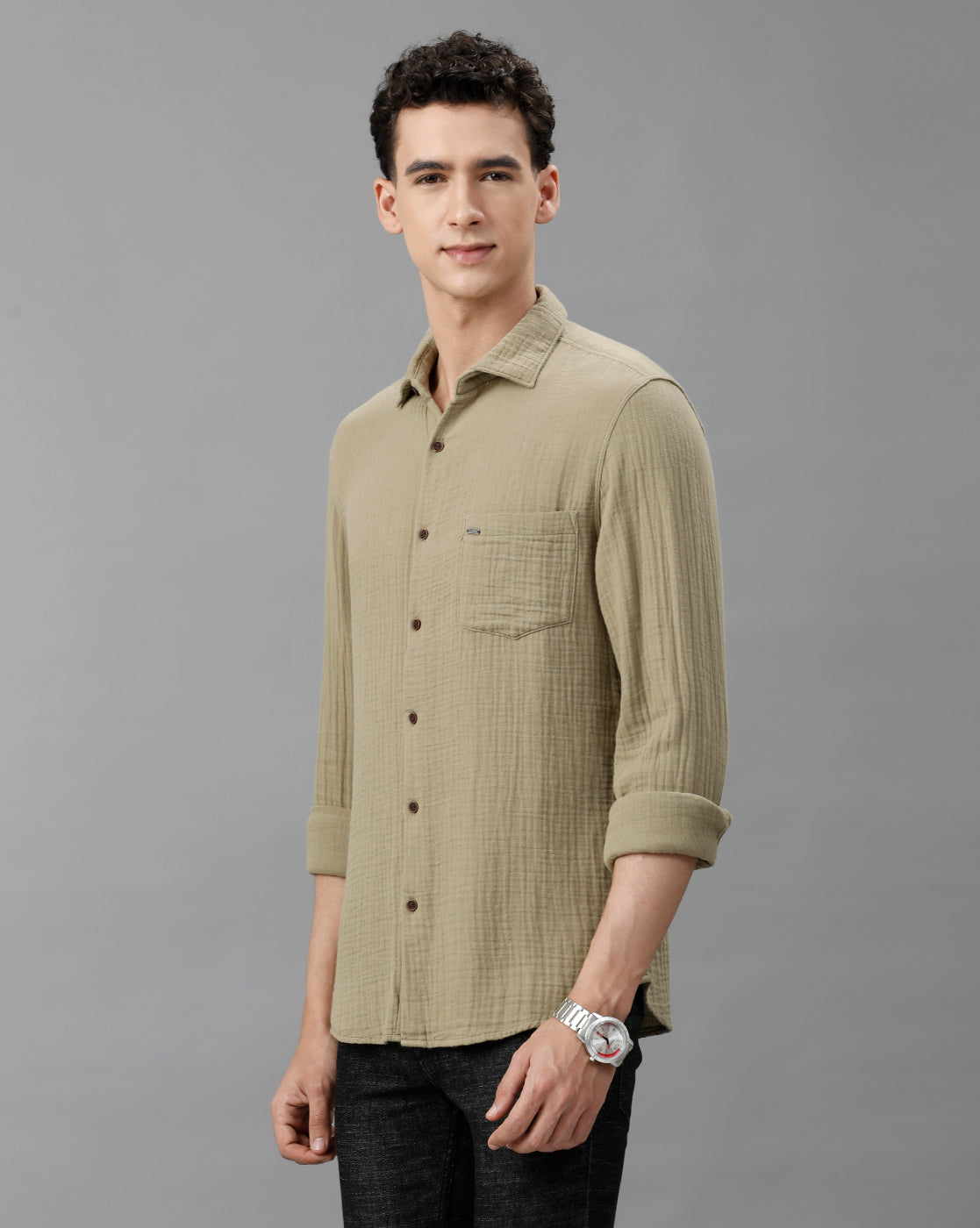IDENTITI Men Slim Fit Regular Collar Solid Shirt In Green.