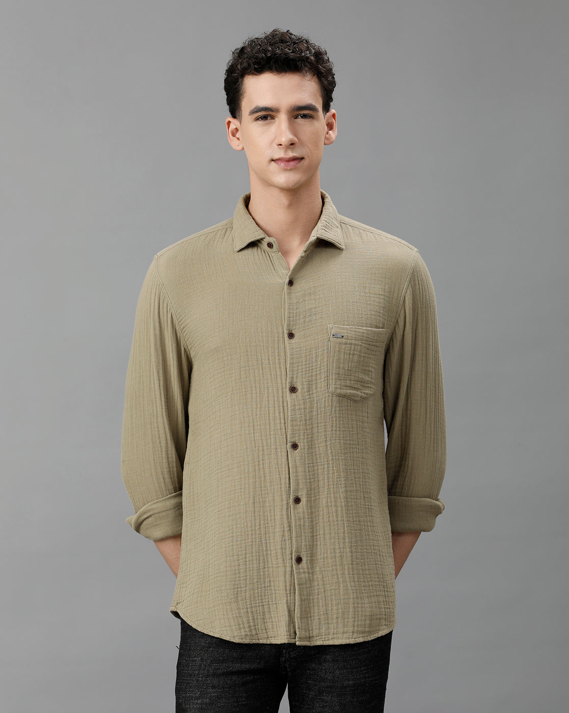 IDENTITI Men Slim Fit Regular Collar Solid Shirt In Green.