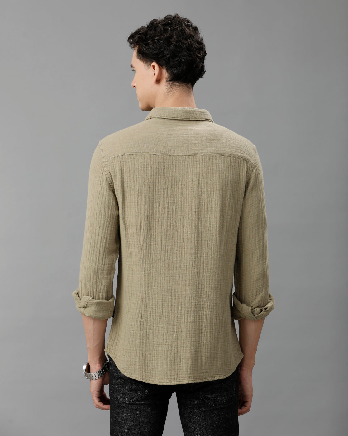 IDENTITI Men Slim Fit Regular Collar Solid Shirt In Green.