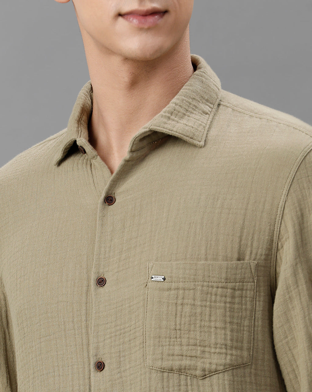 IDENTITI Men Slim Fit Regular Collar Solid Shirt In Green.