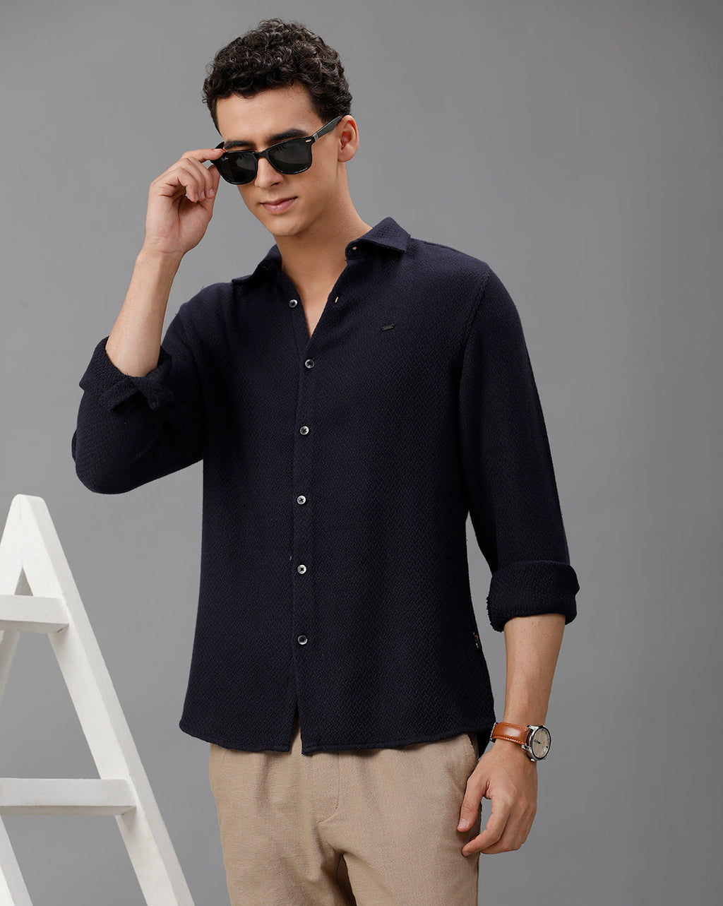 IDENTITI Men Slim Fit Regular Collar Solid Shirt In Navy.
