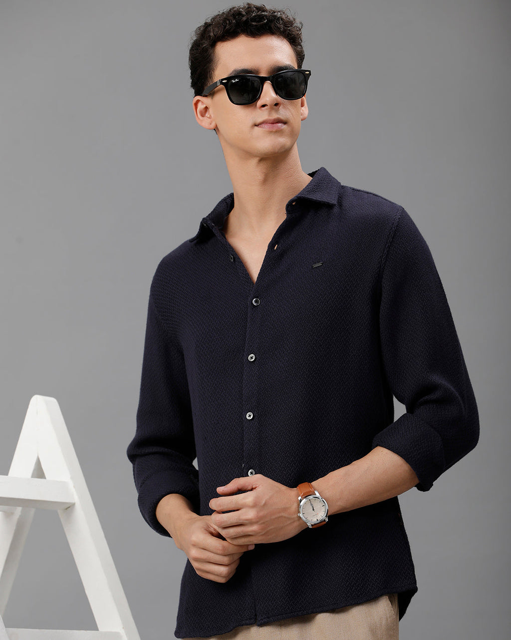 IDENTITI Men Slim Fit Regular Collar Solid Shirt In Navy.