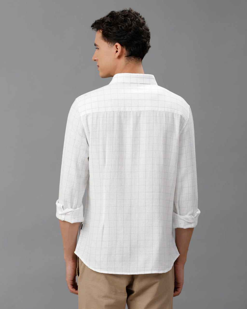 IDENTITI Men Slim Fit Regular Collar Checked Shirt In white.