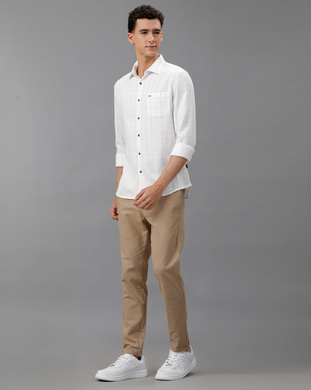 IDENTITI Men Slim Fit Regular Collar Checked Shirt In white.